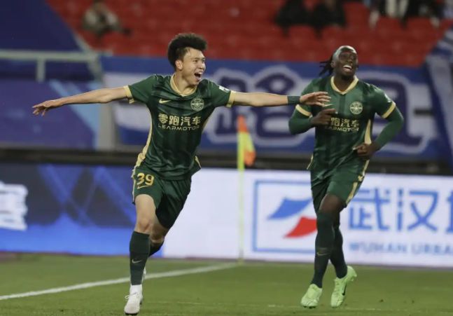 王鈺棟18歲首露鋒芒，國足中超雙首秀，或成關(guān)鍵戰(zhàn)奇才。