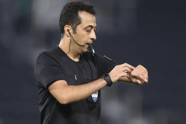 國足VS澳洲，39歲名哨曾罰中超2人，6.7萬人觀戰(zhàn)。