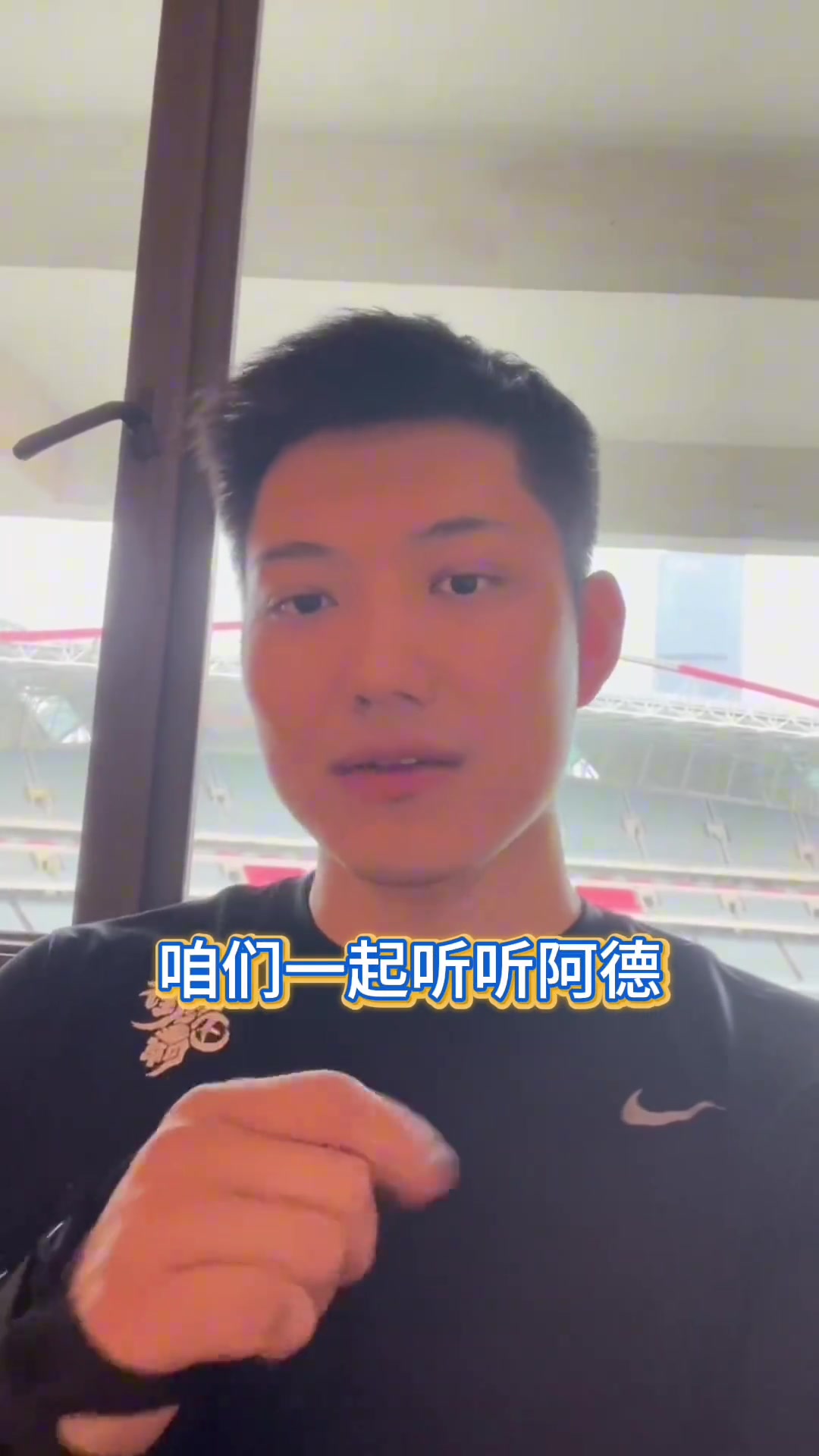 王嘉琦采訪(fǎng)阿爾德里奇問(wèn)明日掘船G3誰(shuí)會(huì)贏(yíng)？阿德：快船會(huì)贏(yíng)~