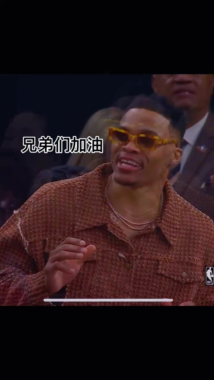 掘金險(xiǎn)勝快船扳平大比分 威少腳傷缺陣但在場(chǎng)邊依舊搶鏡