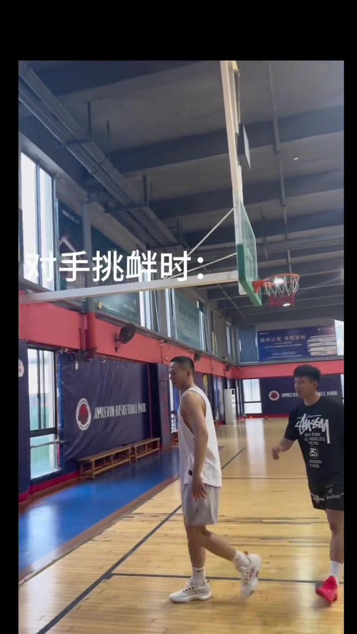 當(dāng)年科比被球砸不眨眼，如果換做是這招呢？