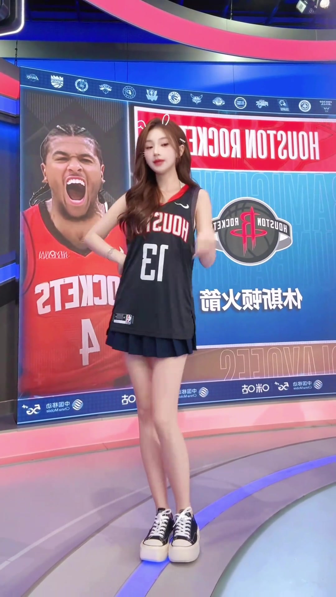 火箭追回一城！魏欣怡直播間這大長(zhǎng)腿屬實(shí)搶鏡