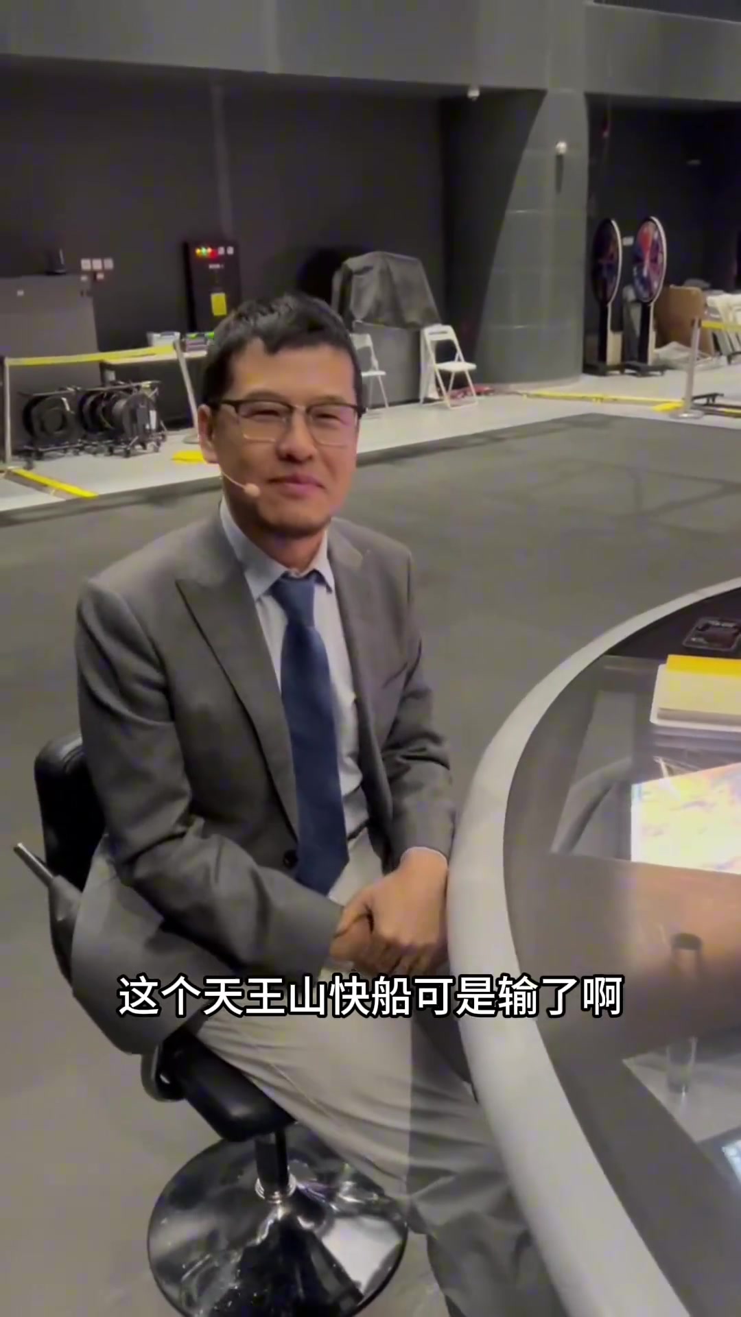懂球！楊毅此前：哈登上場(chǎng)體力都用在和戈登纏斗上了！得解放體力