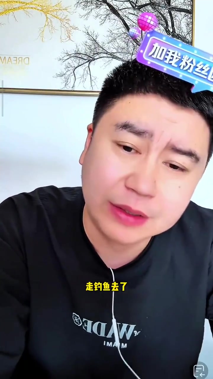 大史：詹杜登都已經(jīng)釣魚(yú)去了，庫(kù)里你可千萬(wàn)別不合群啊！
