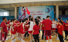 女籃體能訓(xùn)練，張子宇缺席，李夢王思雨態(tài)度端正。