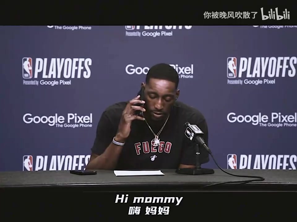 你有多久沒給媽母親話了？當(dāng)阿德巴約看到熟悉的號碼……