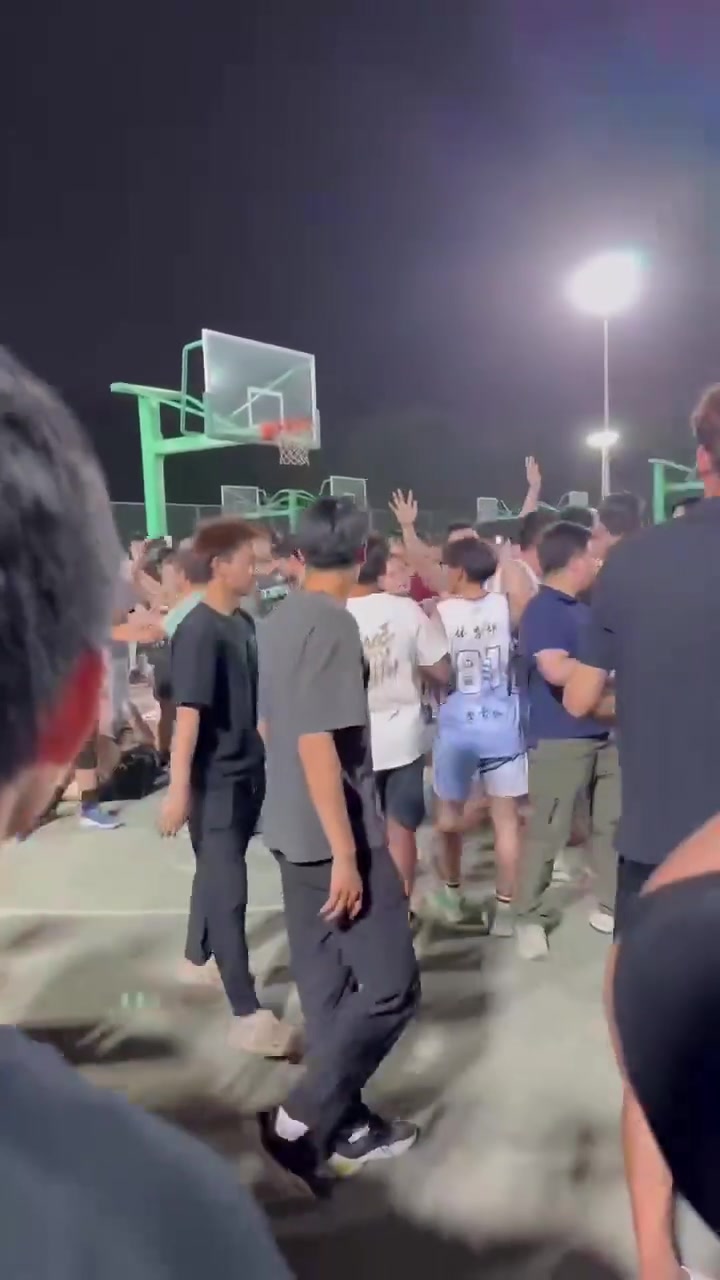 “無裁判”的正式籃球賽，結(jié)果不是很容易猜到嗎？