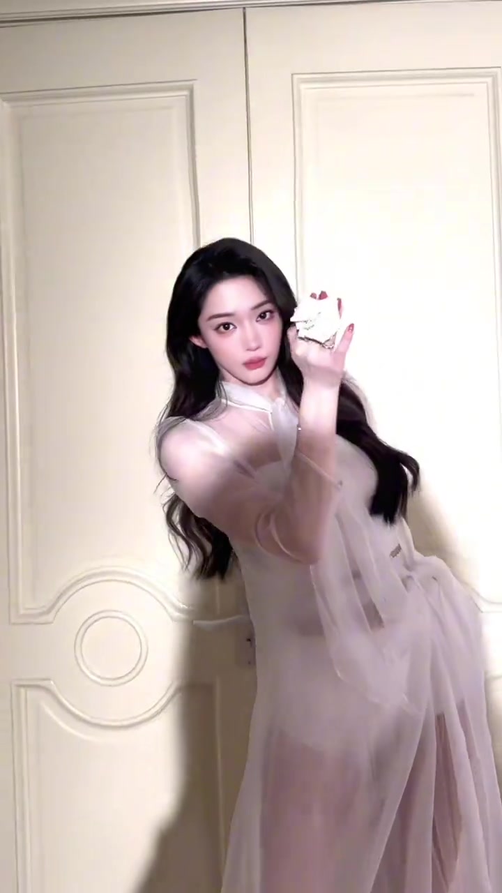 美美噠！美女主播婧雯的變裝視頻：人生小滿勝完全
