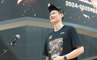 廣廈答謝會(huì)，胡金秋、布朗獲MVP，朱俊龍與趙嘉仁互動(dòng)，王博戲謔。