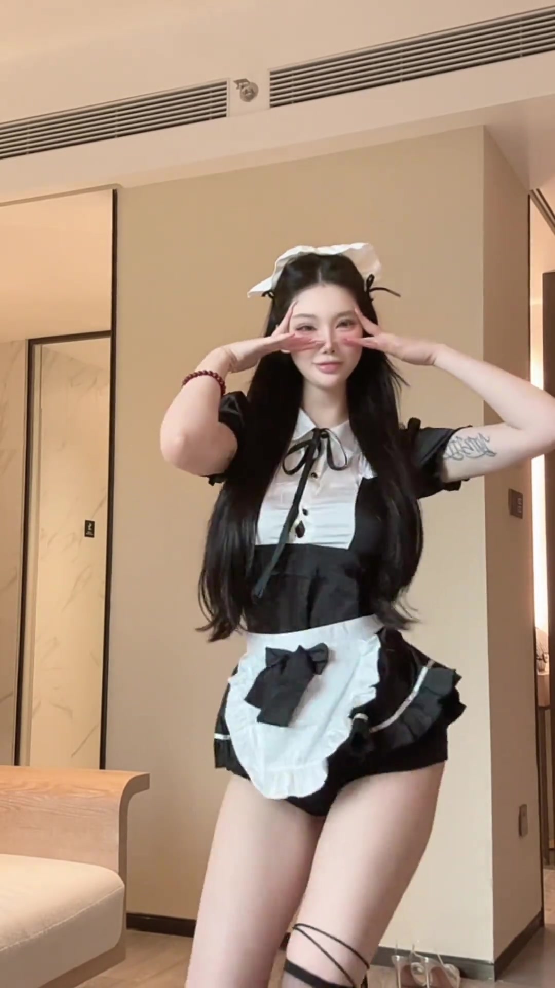 凱瑞圖前女友有這腿，還看什么臉蛋啊！