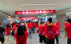 頭球?qū)Q，握手共慶，場上拼搏，場下團(tuán)結(jié)！
